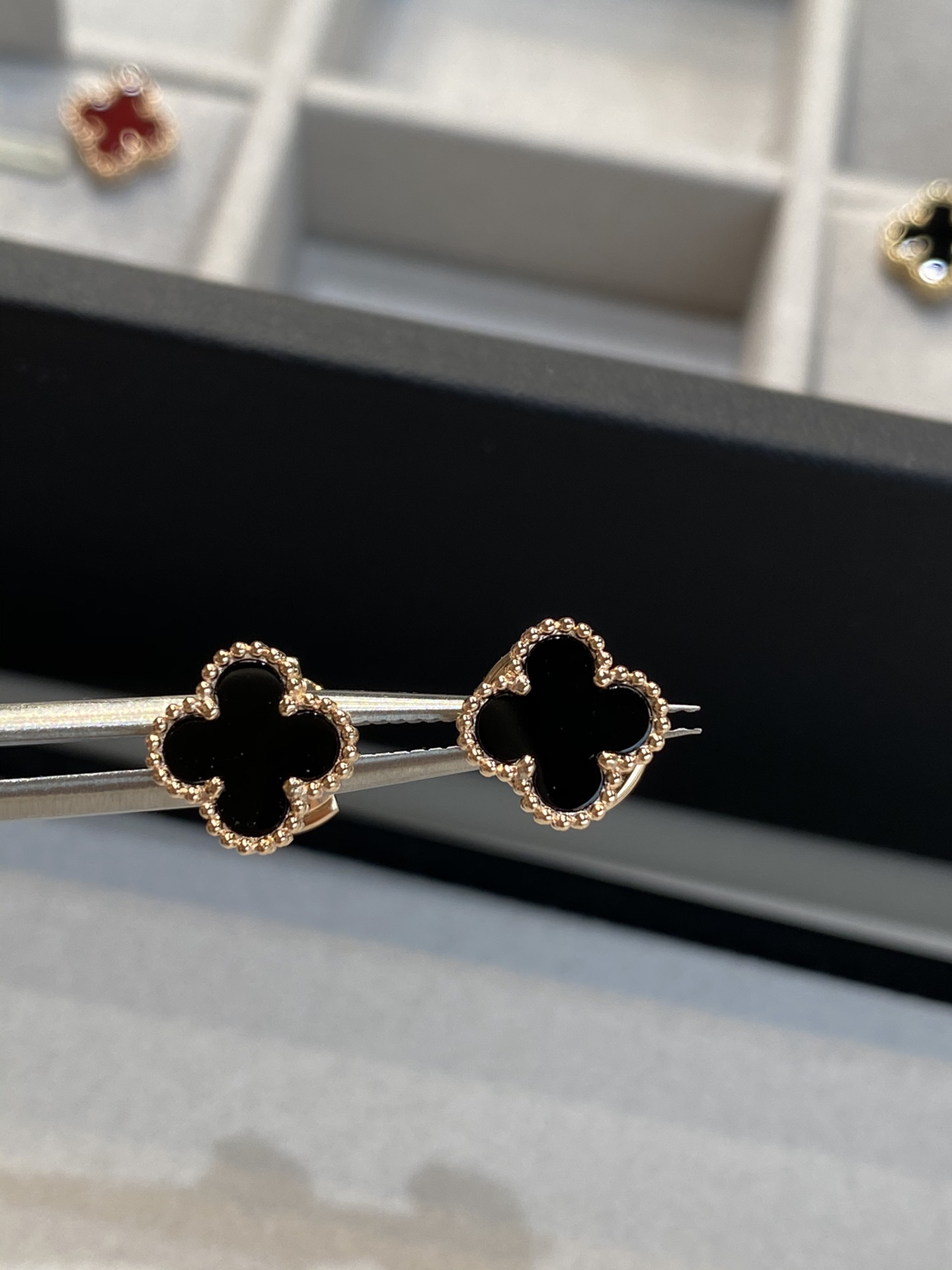 Van Cleef & Arpels earring-64