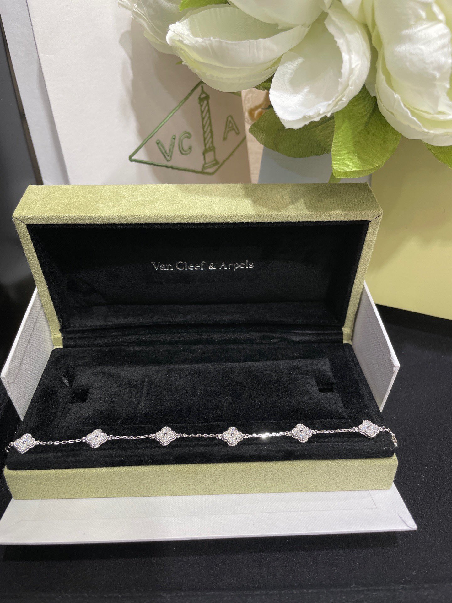 Van Cleef & Arpels Bracelet-111