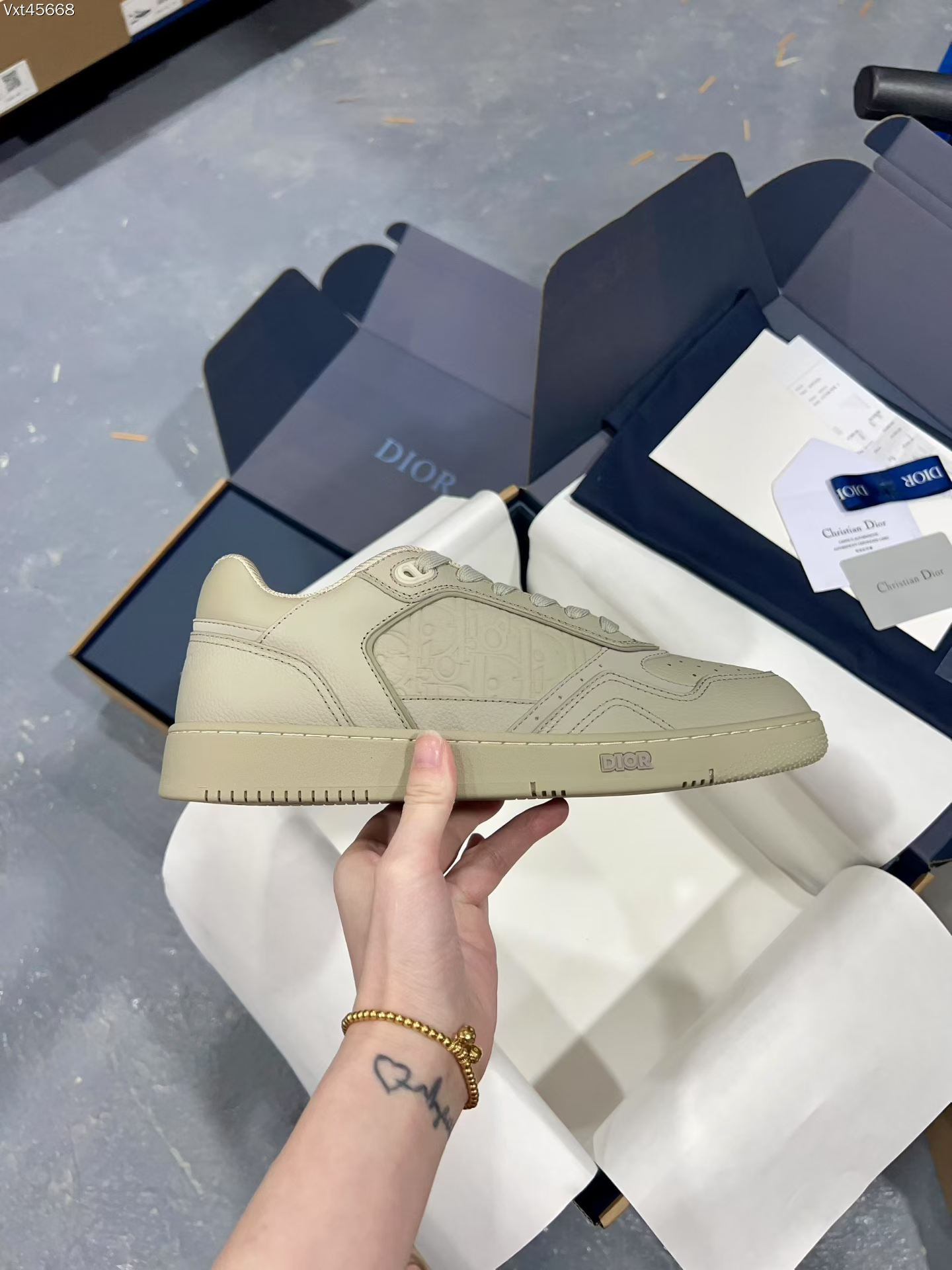 Dior Sneakers-9