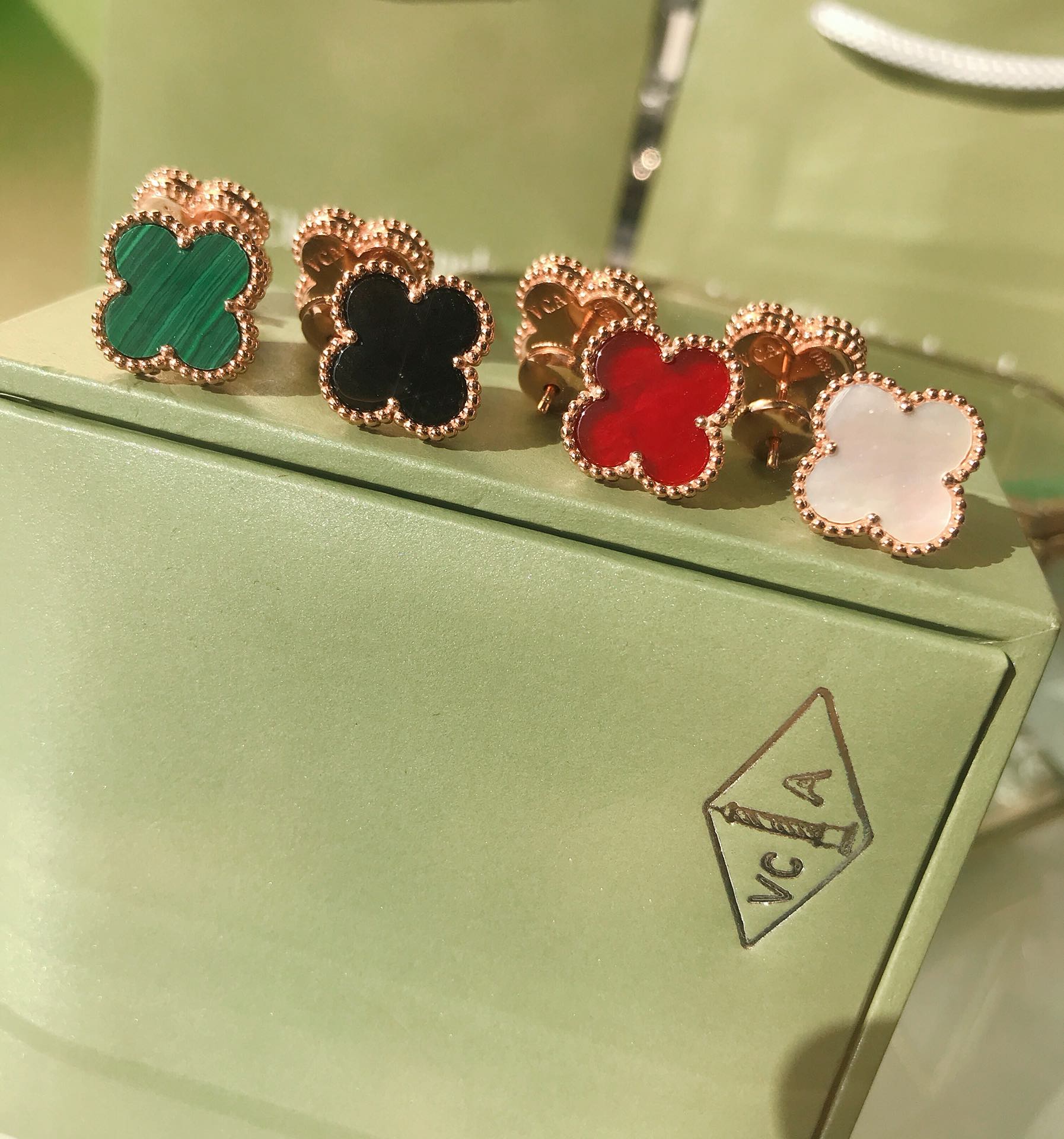 Van Cleef & Arpels earring-25