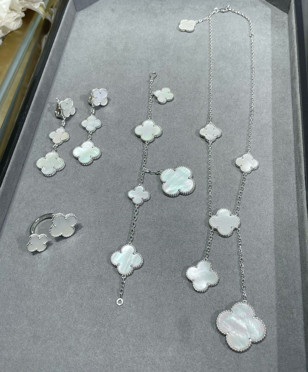 Van Cleef & Arpels Bracelet-94