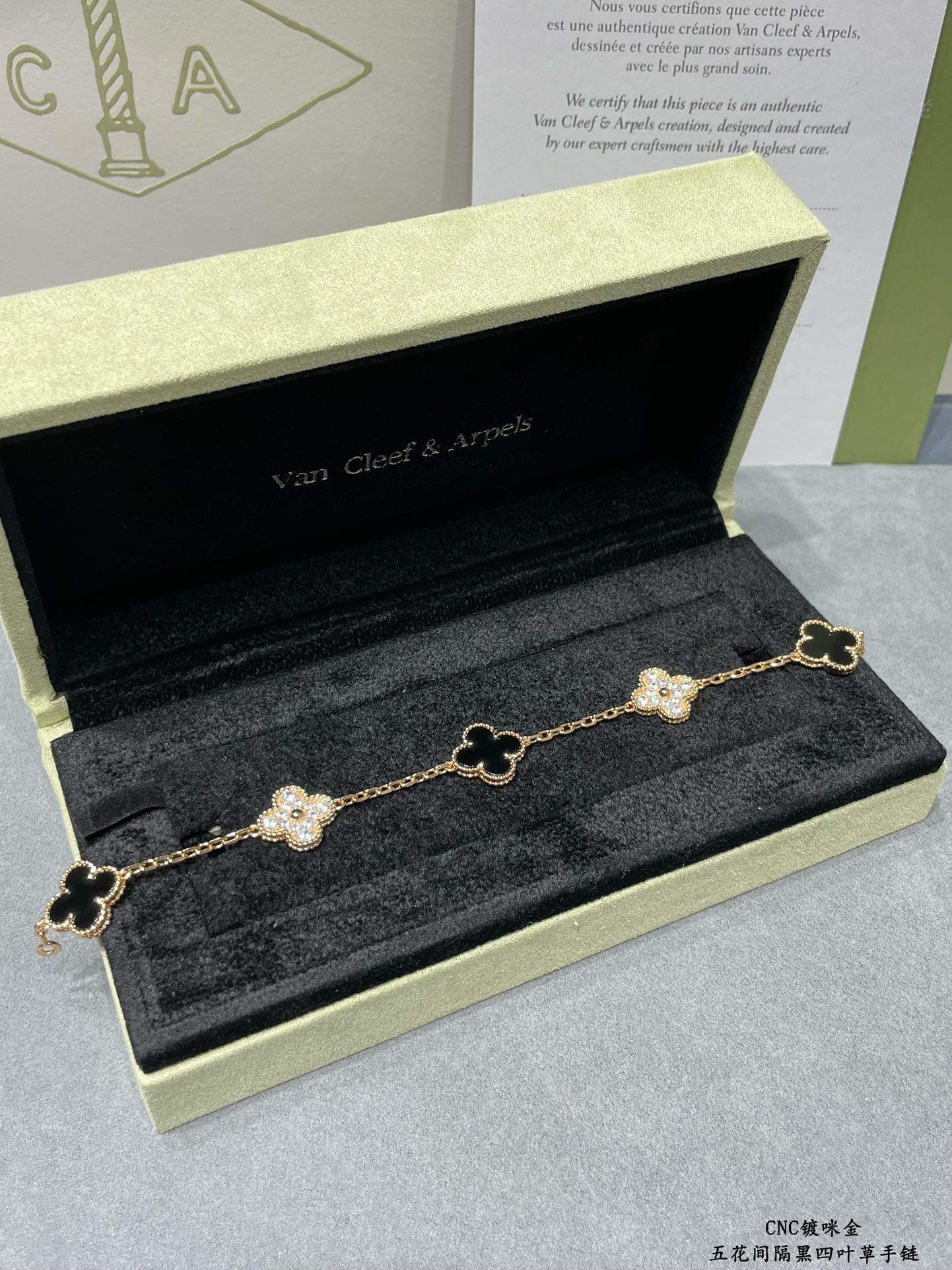 Van Cleef & Arpels Bracelet-104
