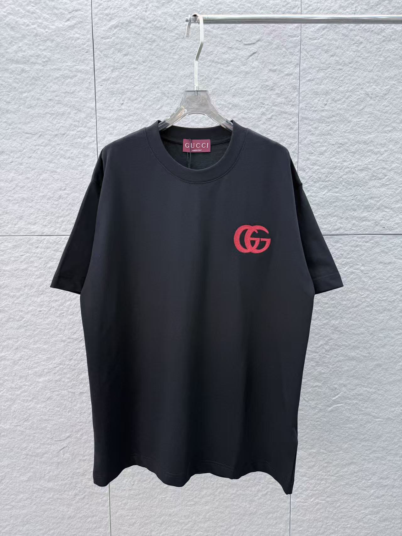 Gucci clothing-160