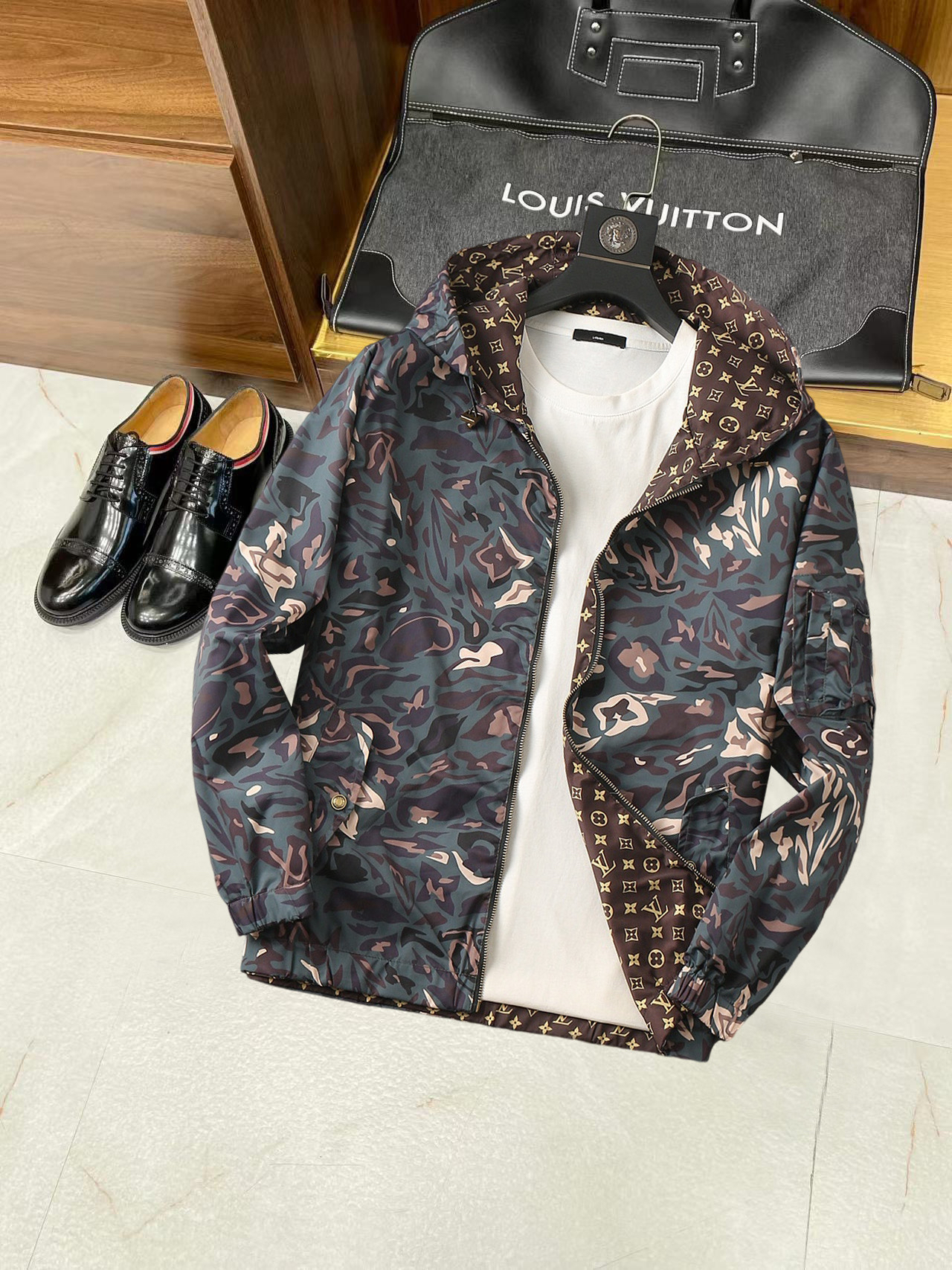 LV Clothing-261