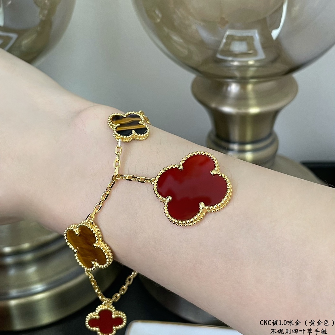 Van Cleef & Arpels Bracelet-95