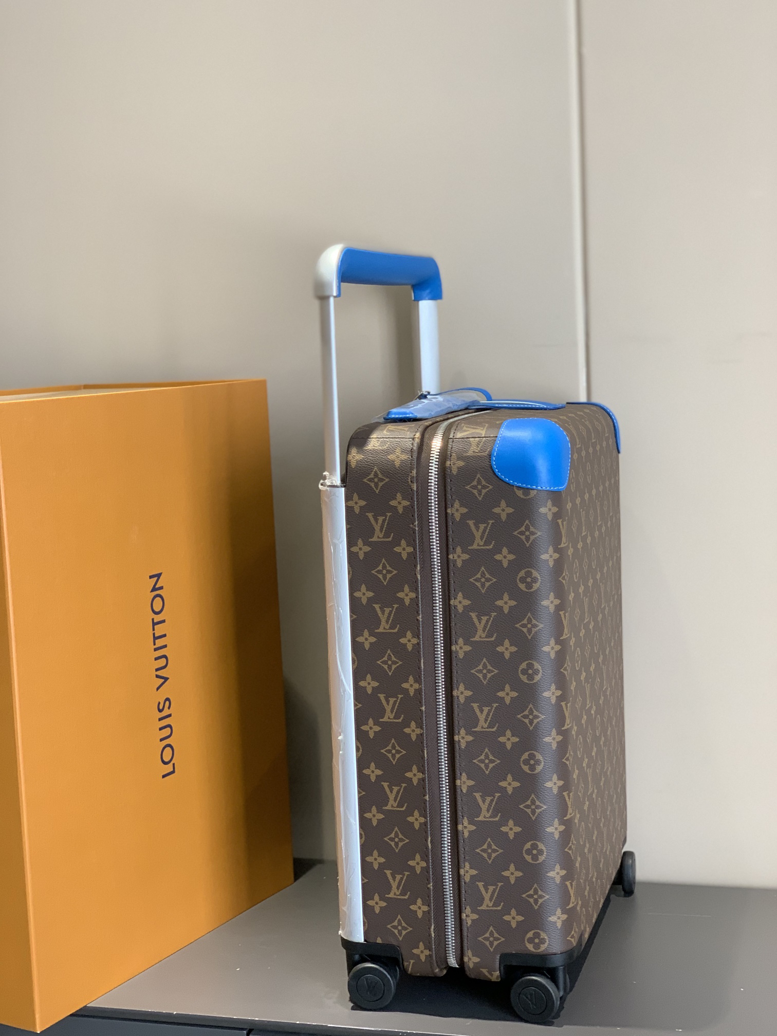 LV luggage-23