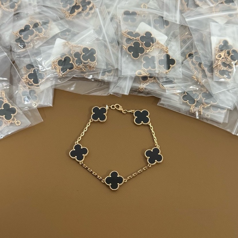 Van Cleef & Arpels Bracelet-49