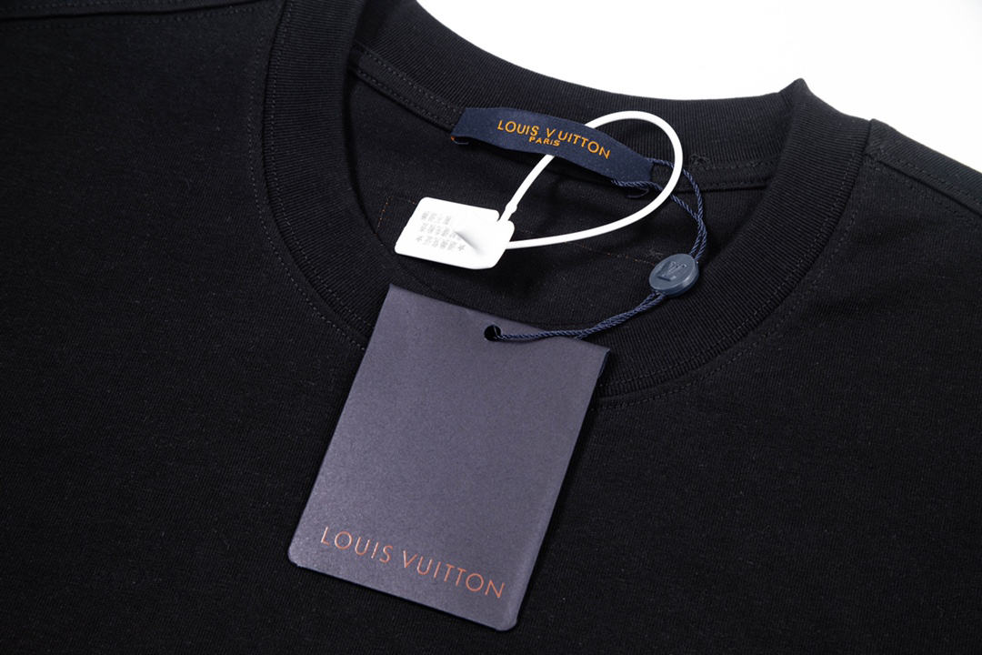 LV clothing-248