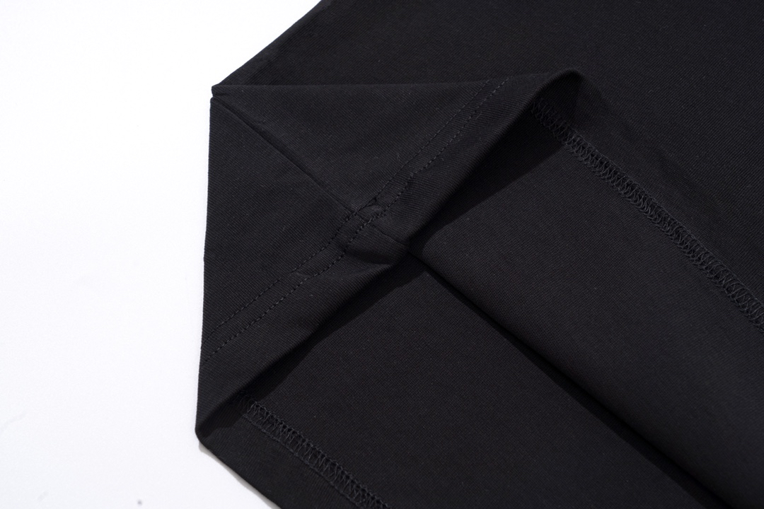 LV clothing-88
