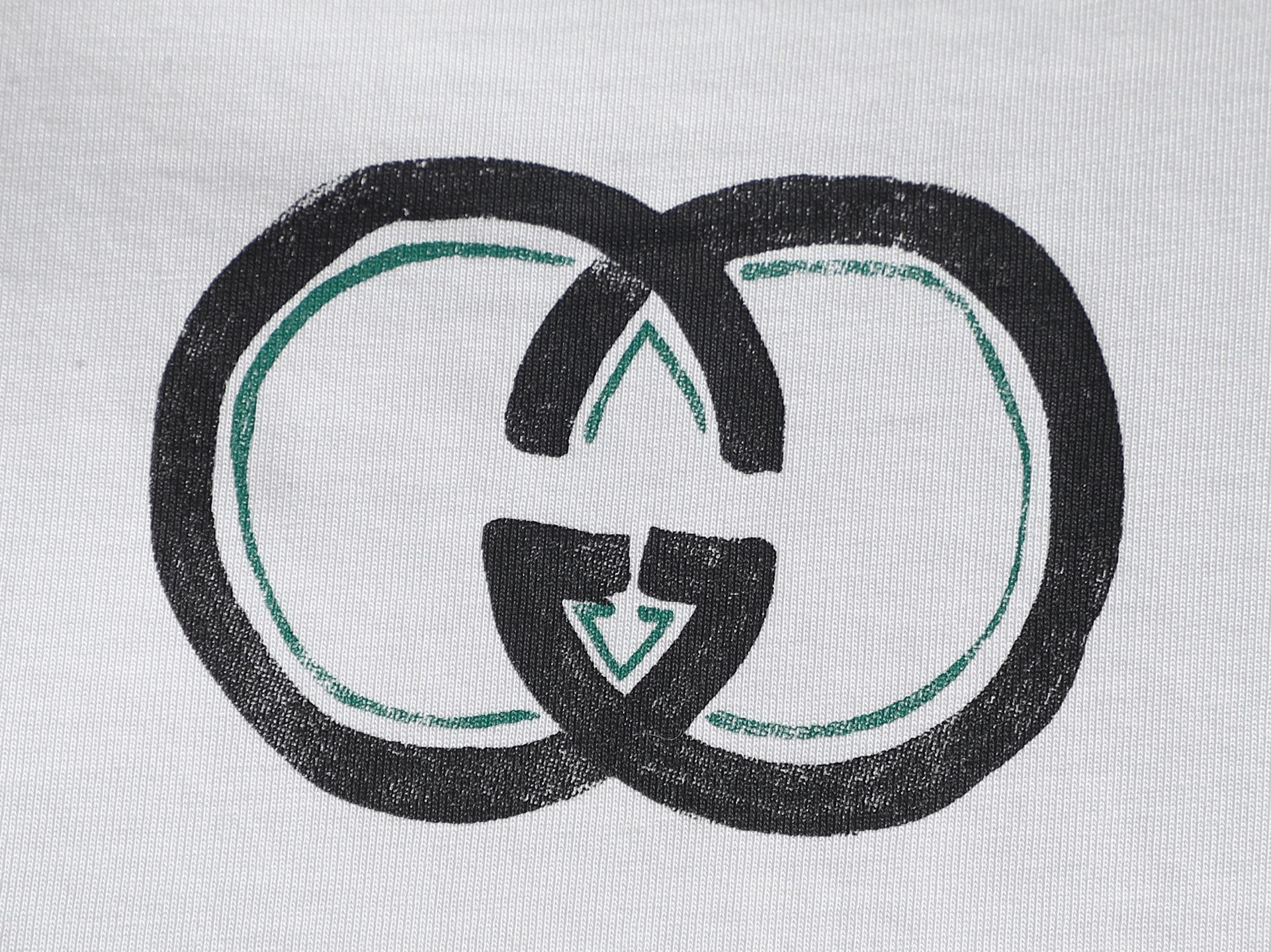 Gucci clothing-251