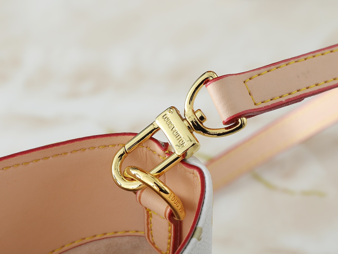 Louis Vuitton Hot New Product-203