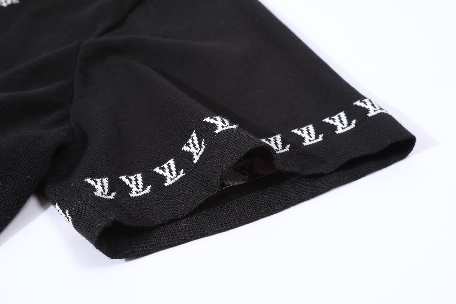 LV clothing-214