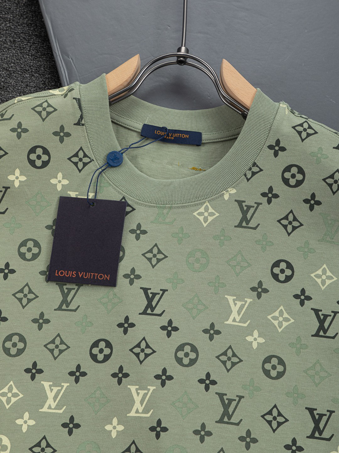LV clothing-97