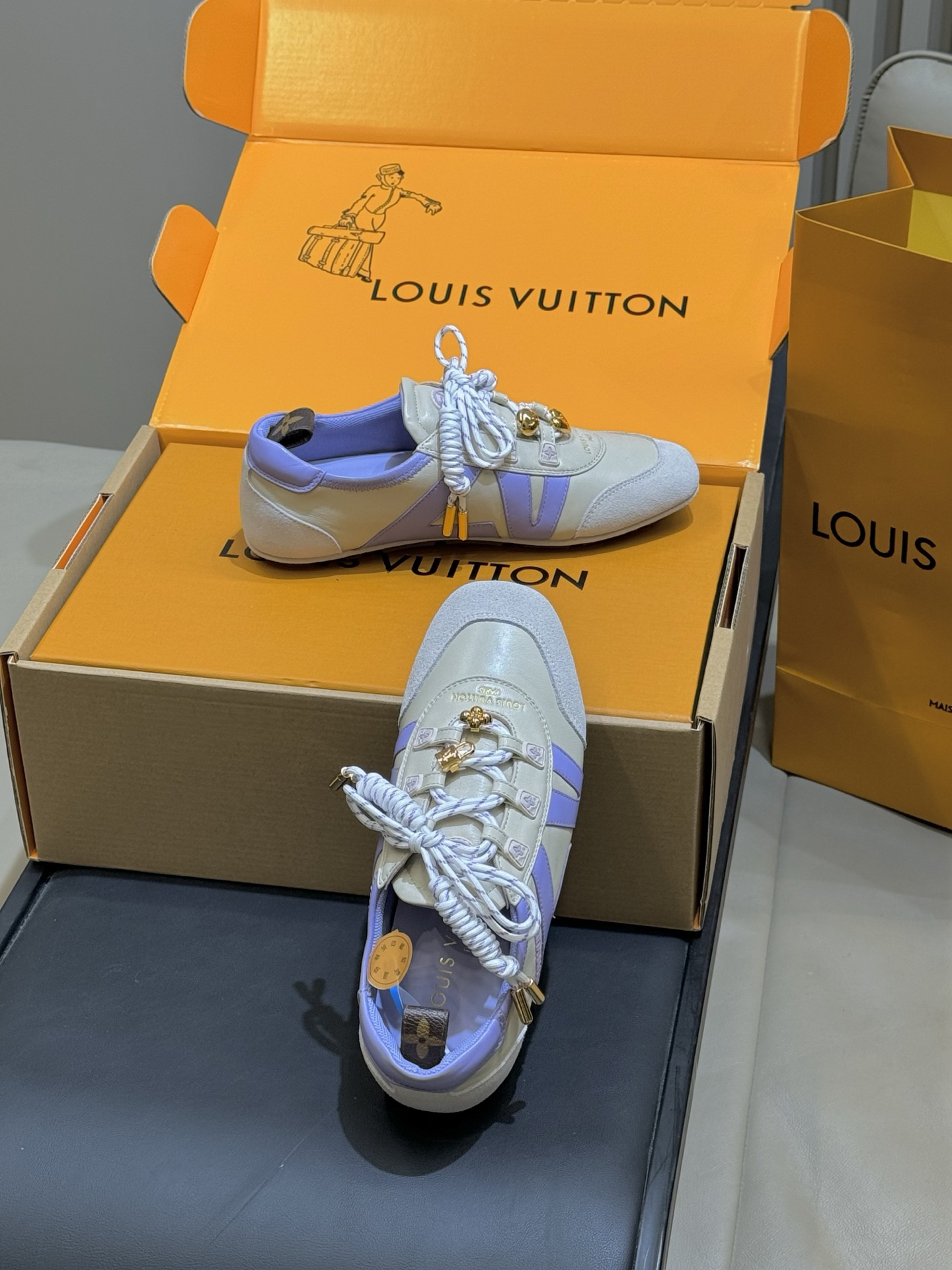 Lv Sneakers-232