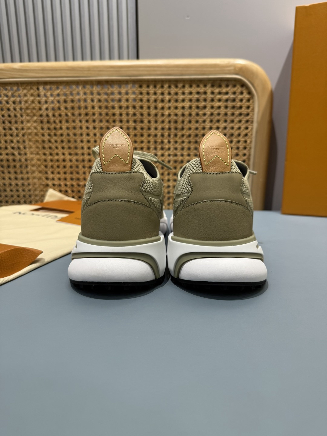 Lv Sneakers-189