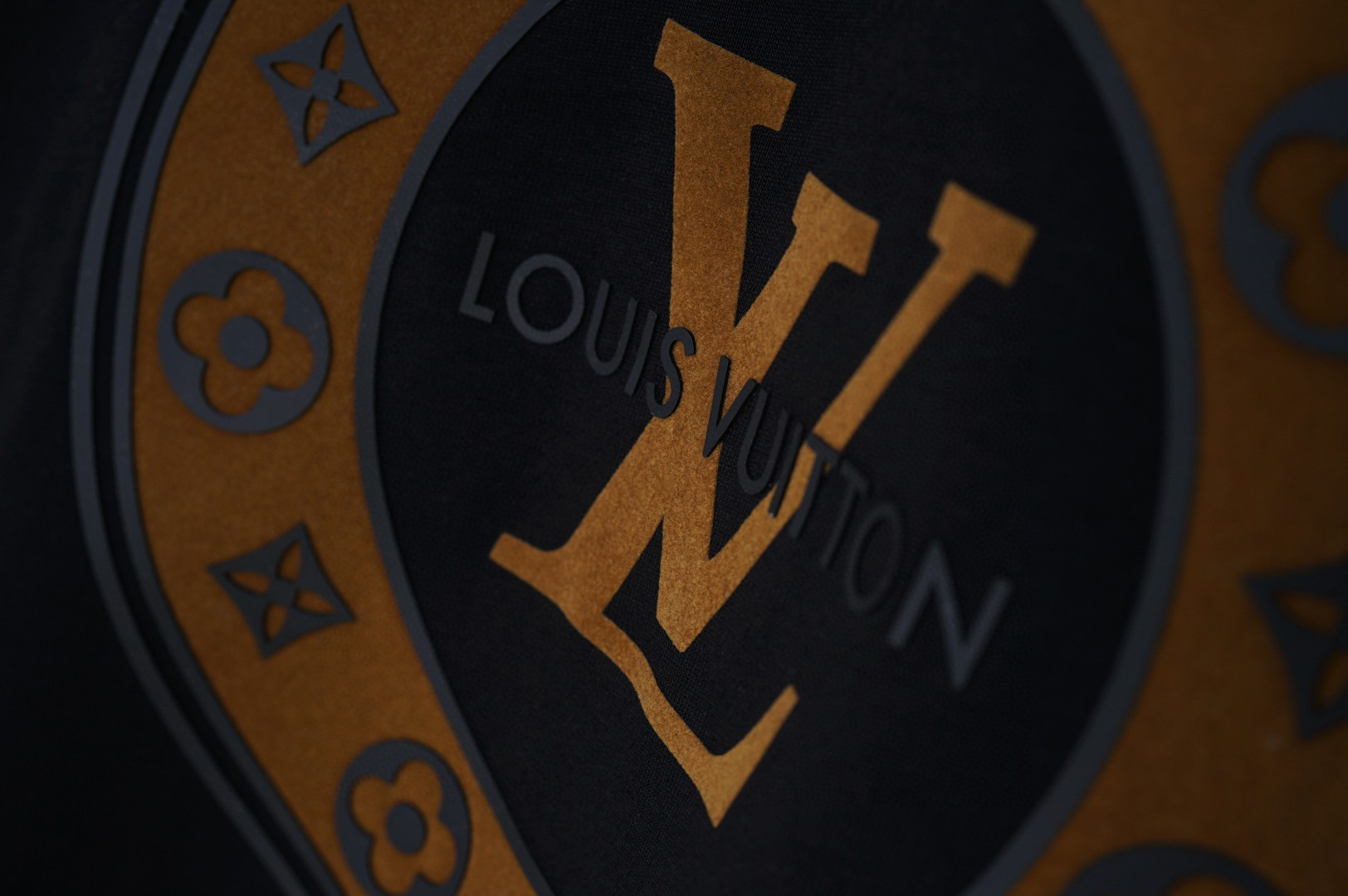LV clothing-96