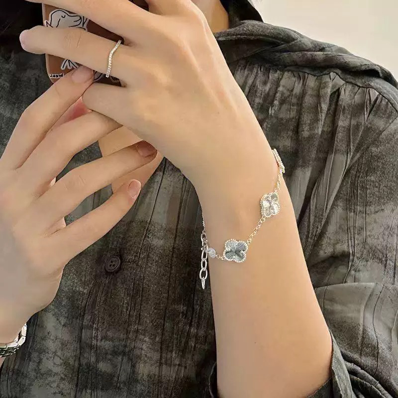 Van Cleef & Arpels Bracelet-92