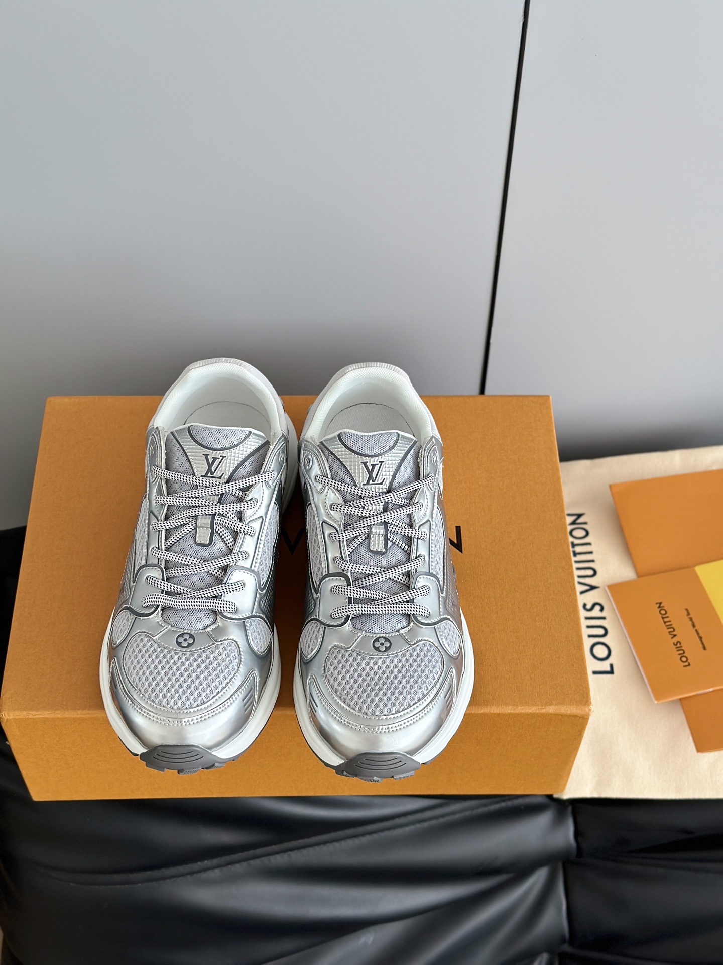 Lv Sneakers-208