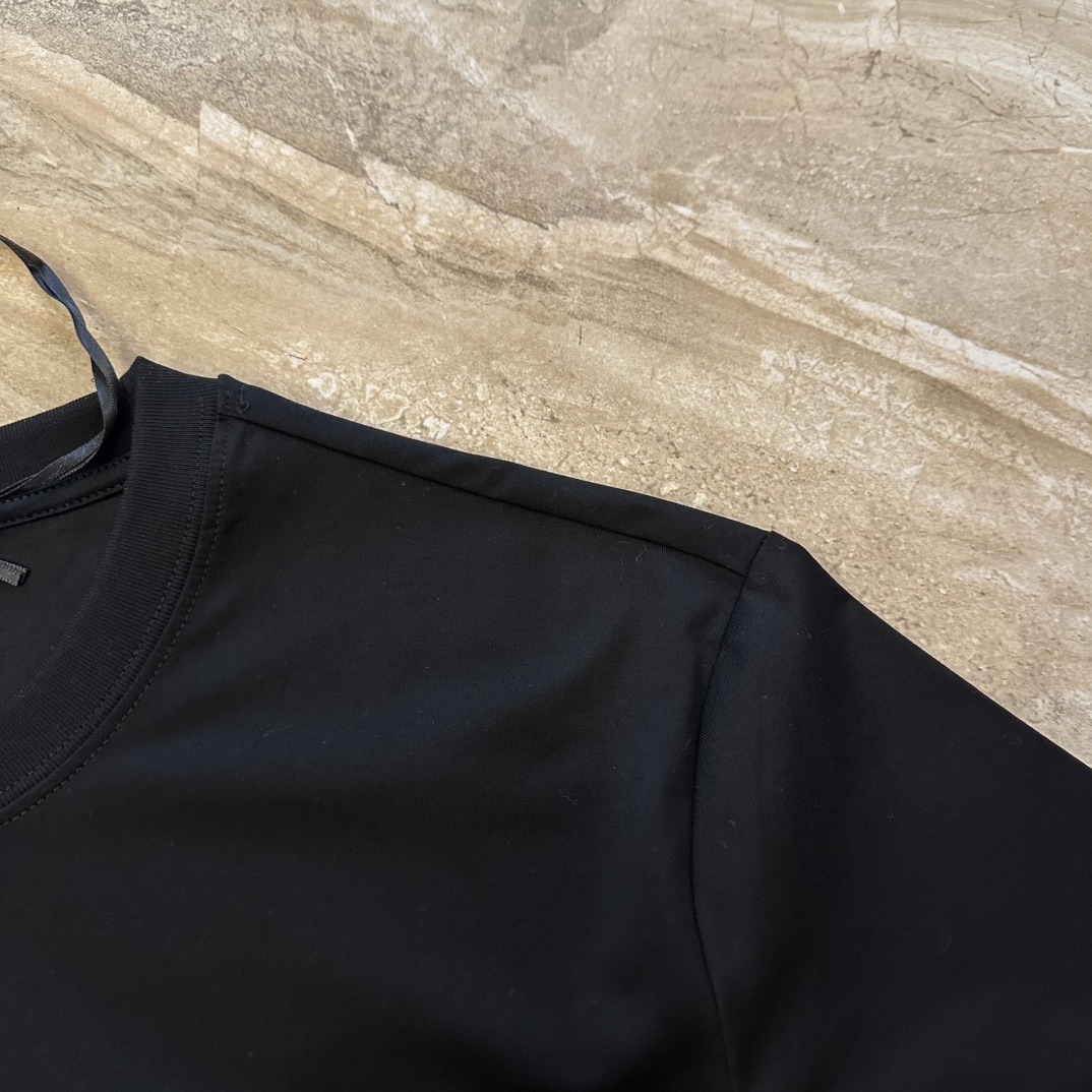 Gucci Clothing-207