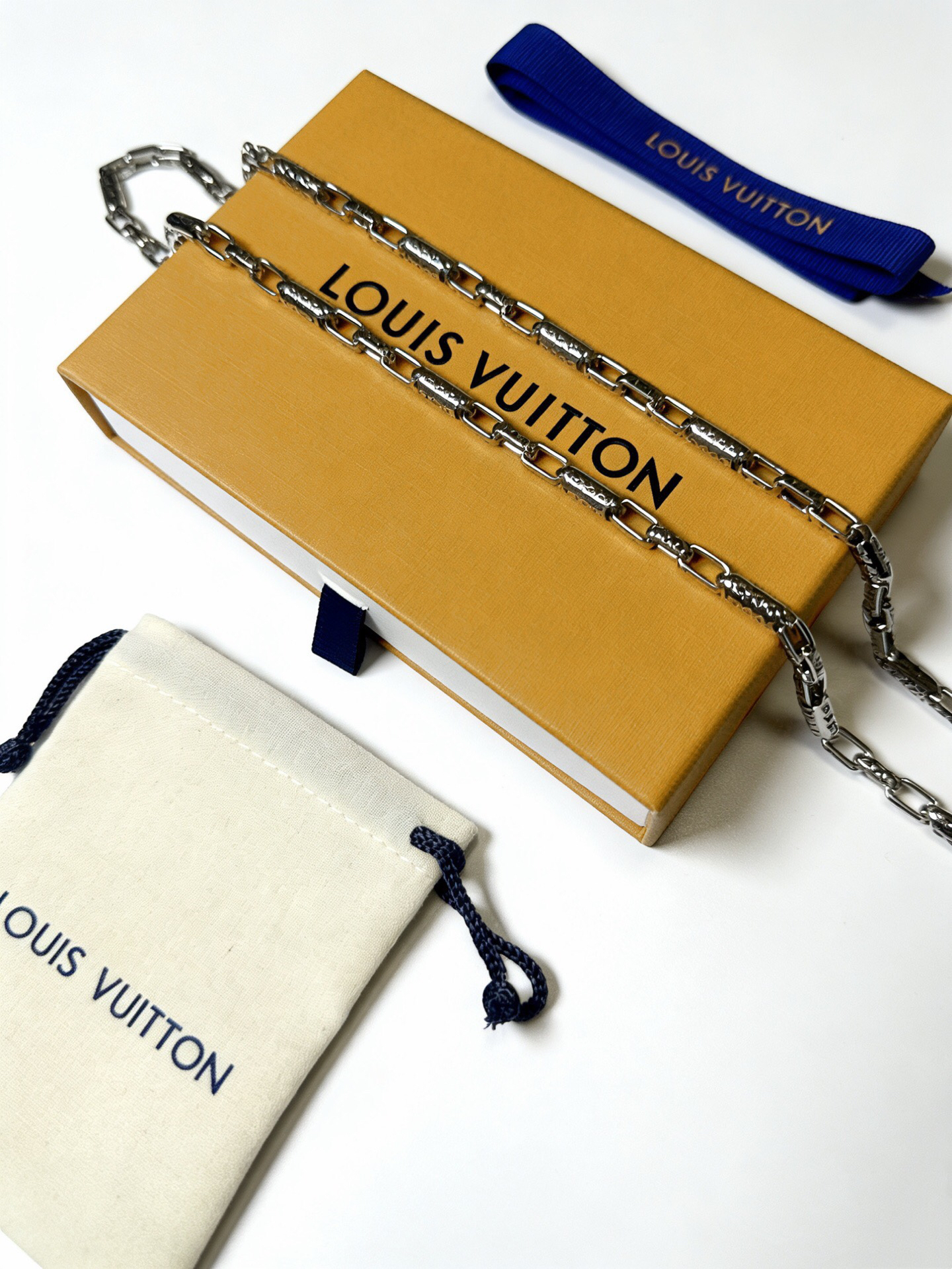 LV necklace-17