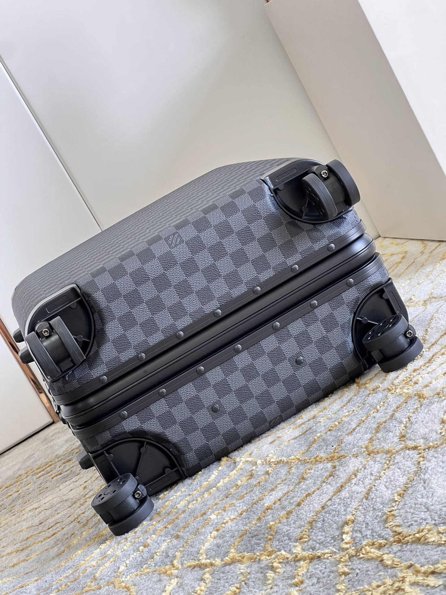LV luggage-96
