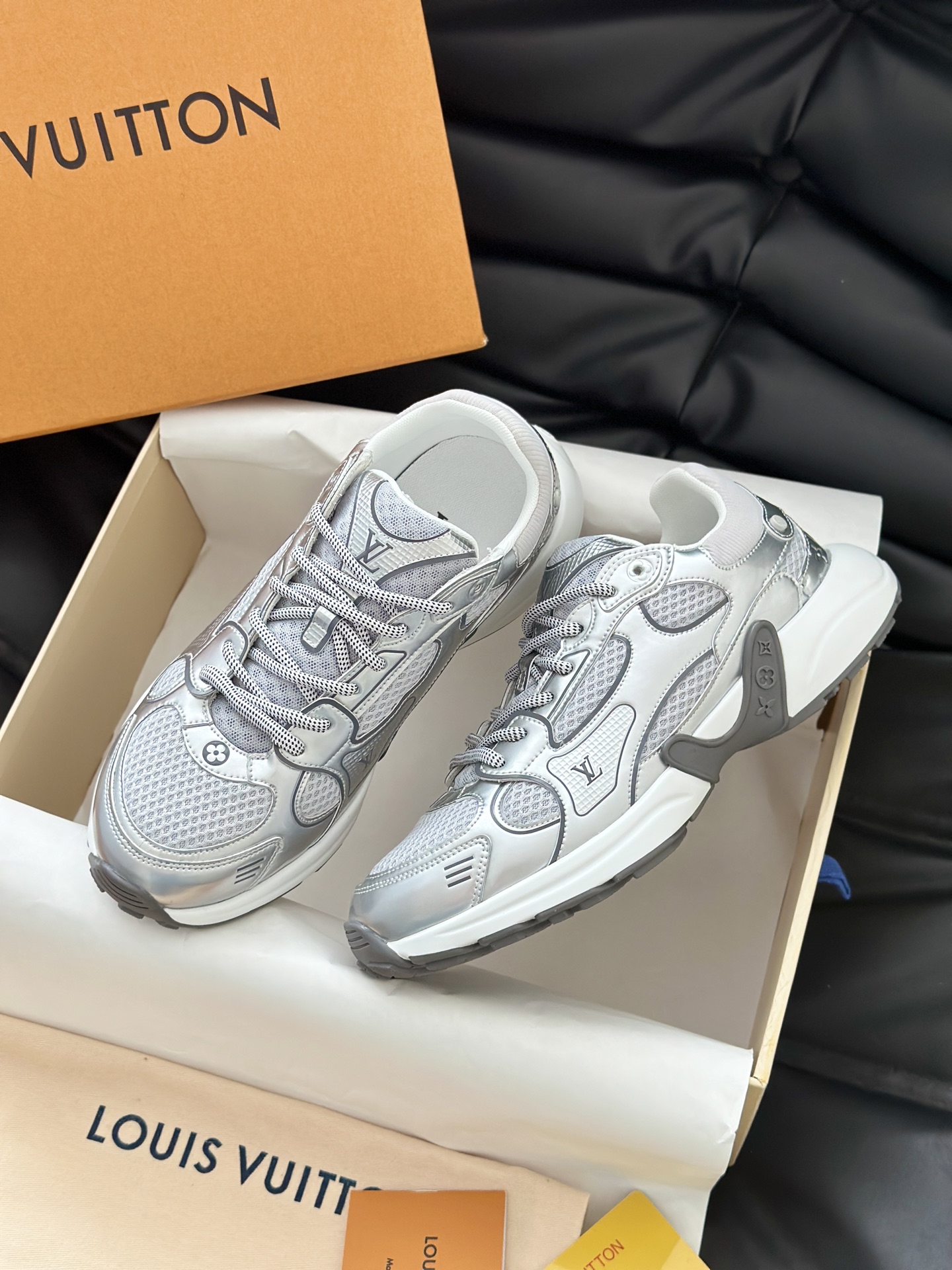 Lv Sneakers-208