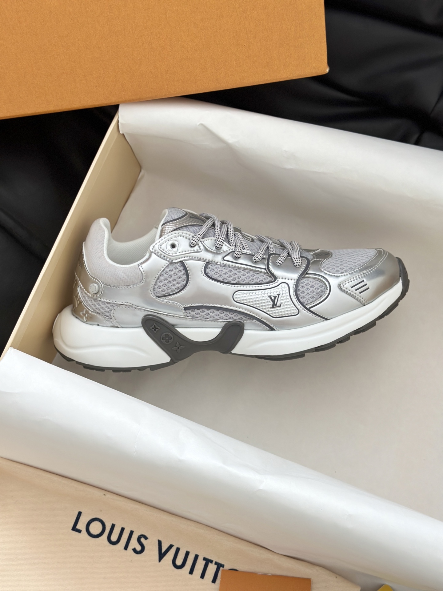 Lv Sneakers-208