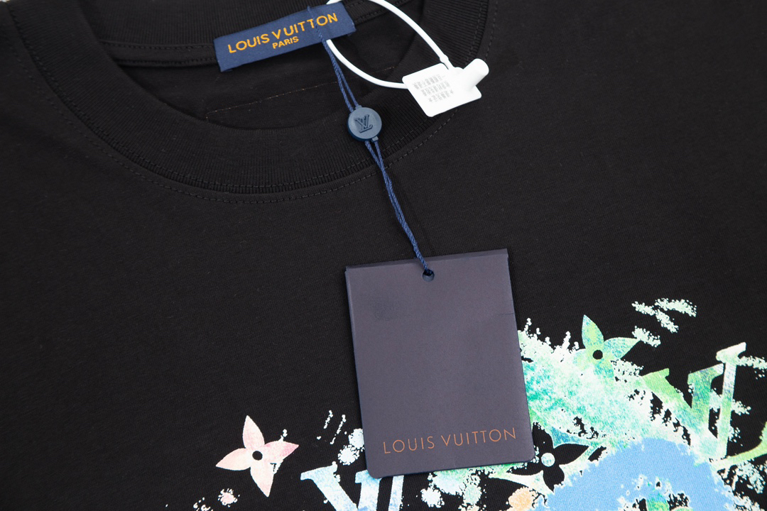 LV clothing-78