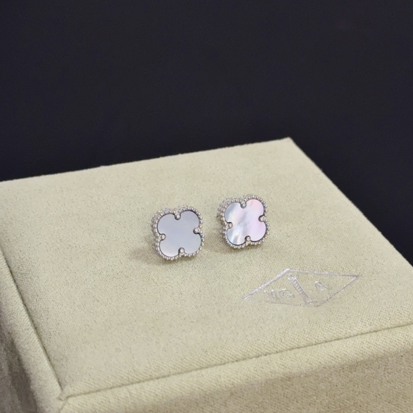 Van Cleef & Arpels earring-56