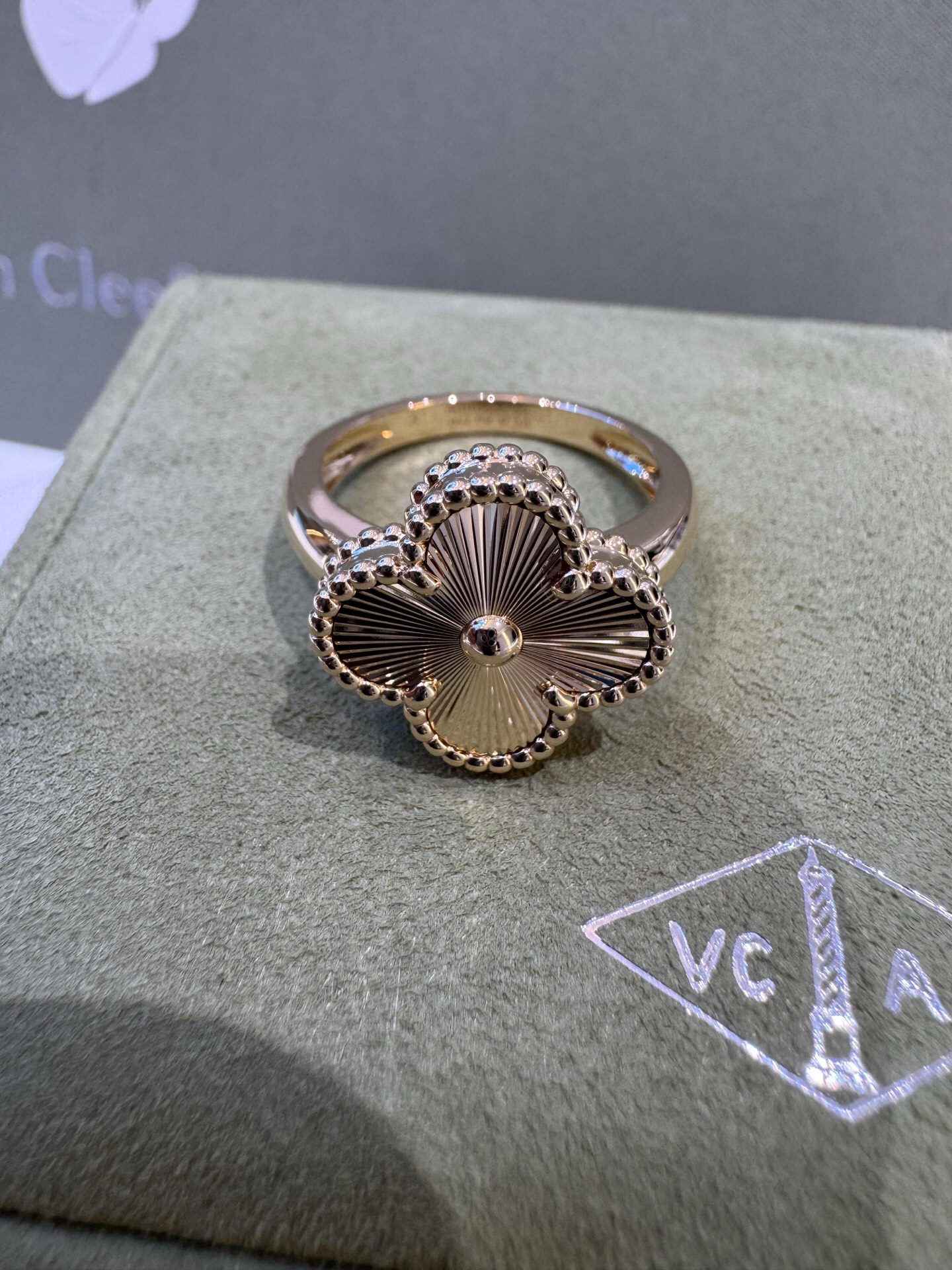 Van Cleef & Arpels ring-53