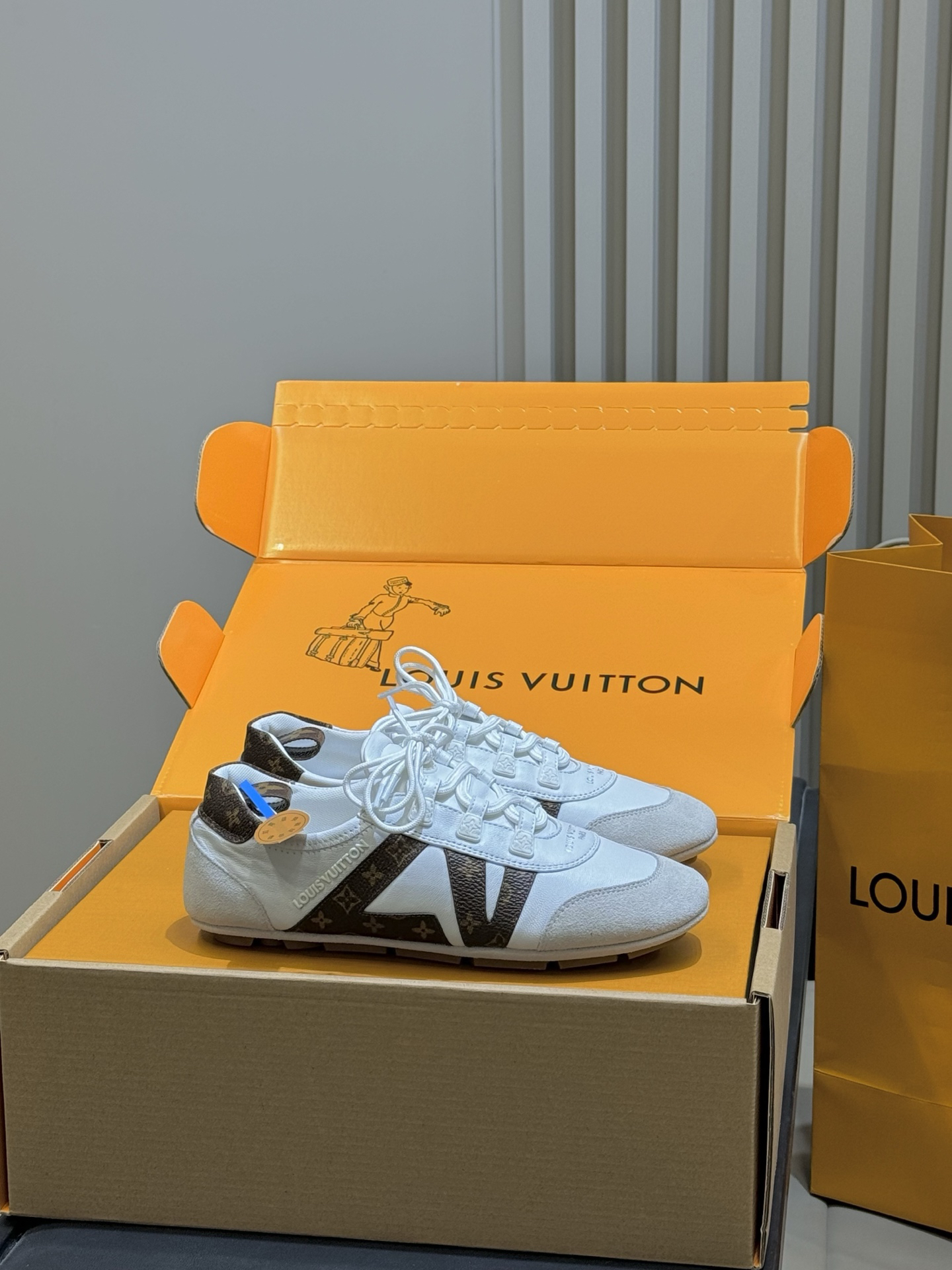 Lv Sneakers-226