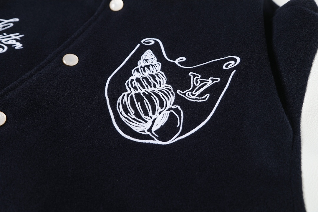 LV Clothing-267