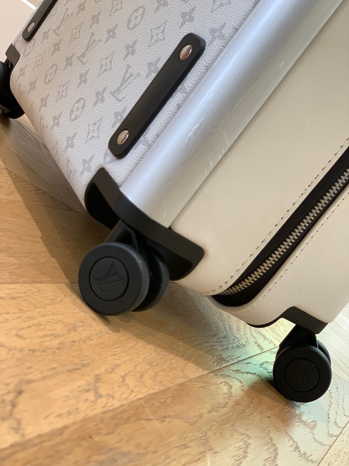 LV luggage-8