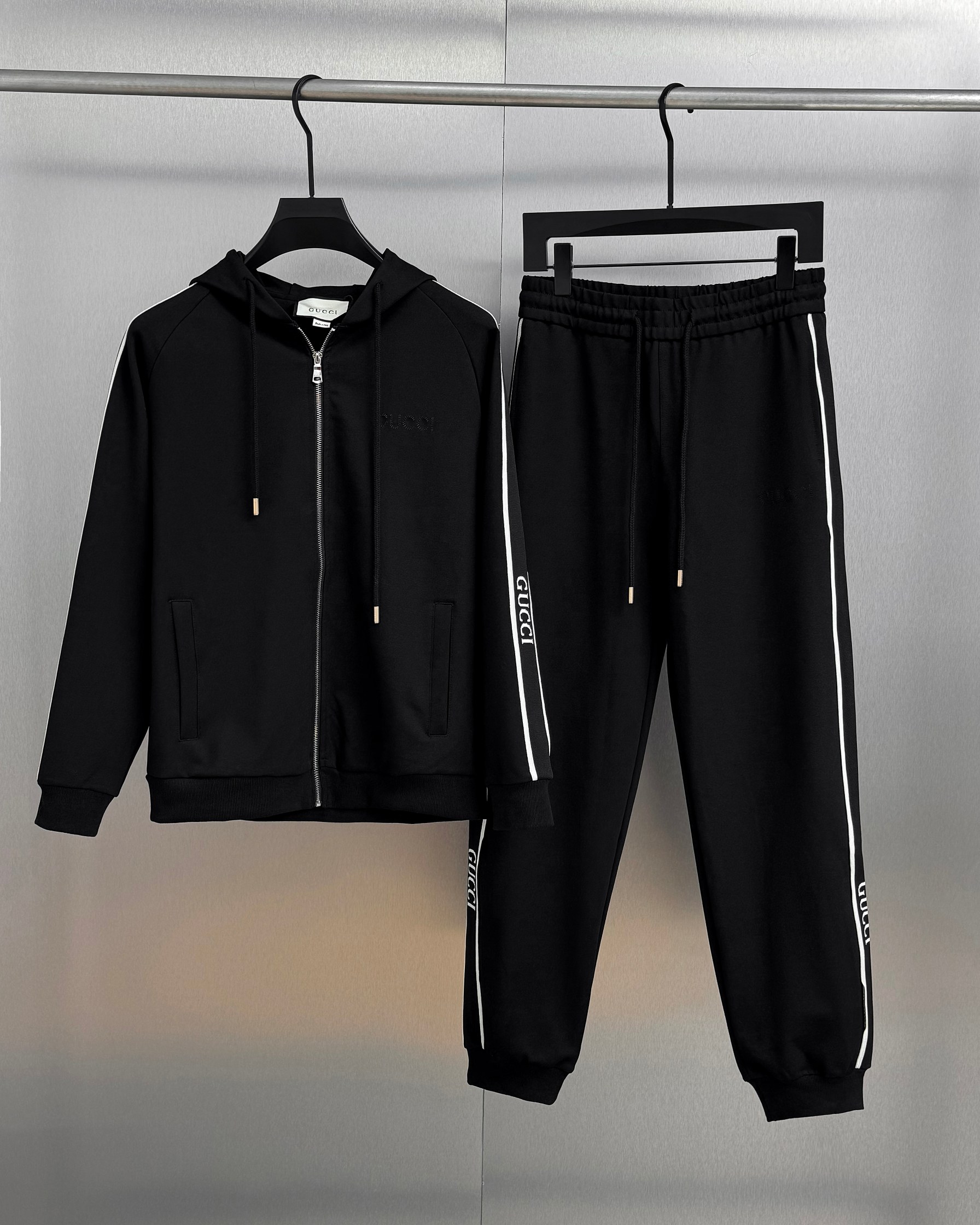 Gucci Clothing-288