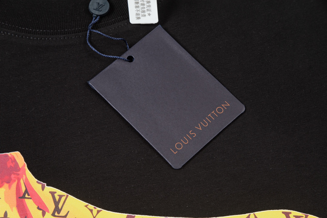 LV clothing-143