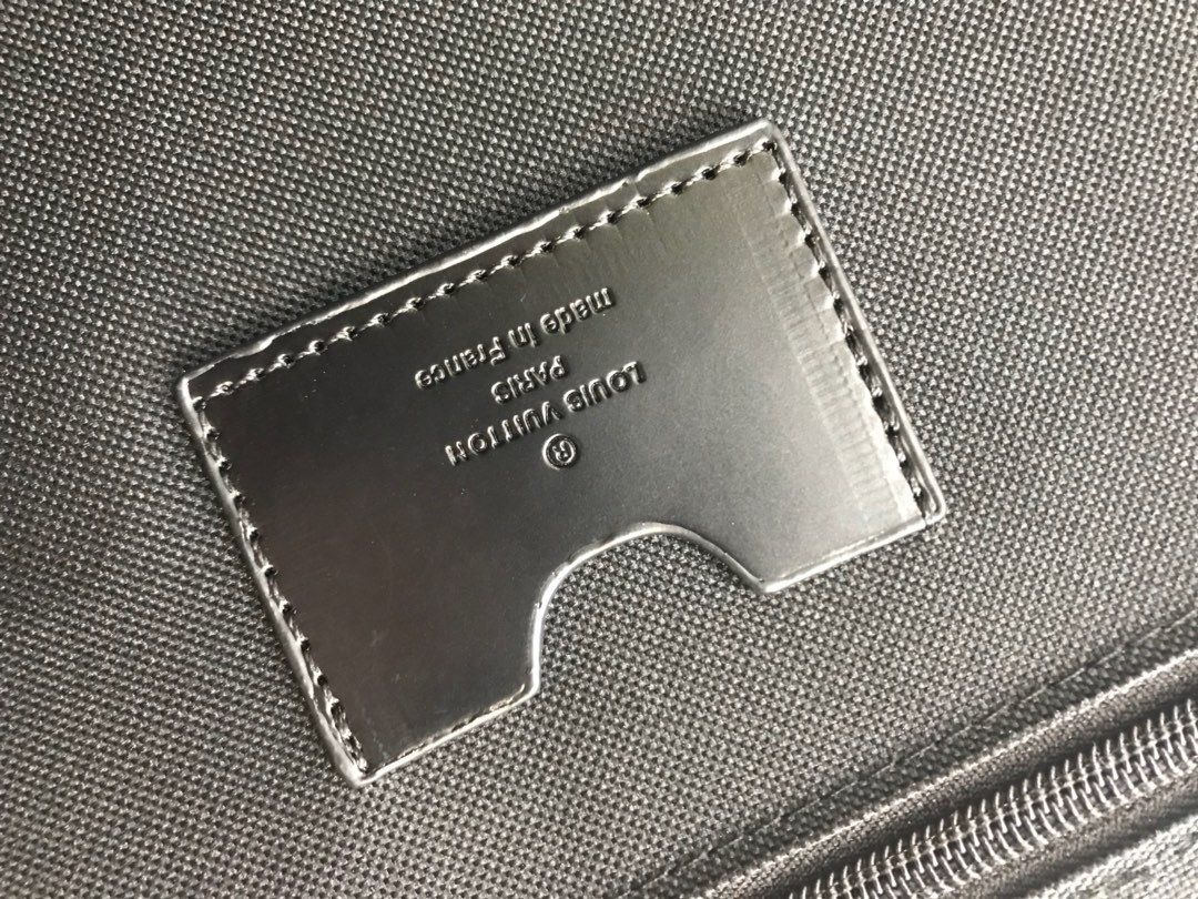 LV luggage-97