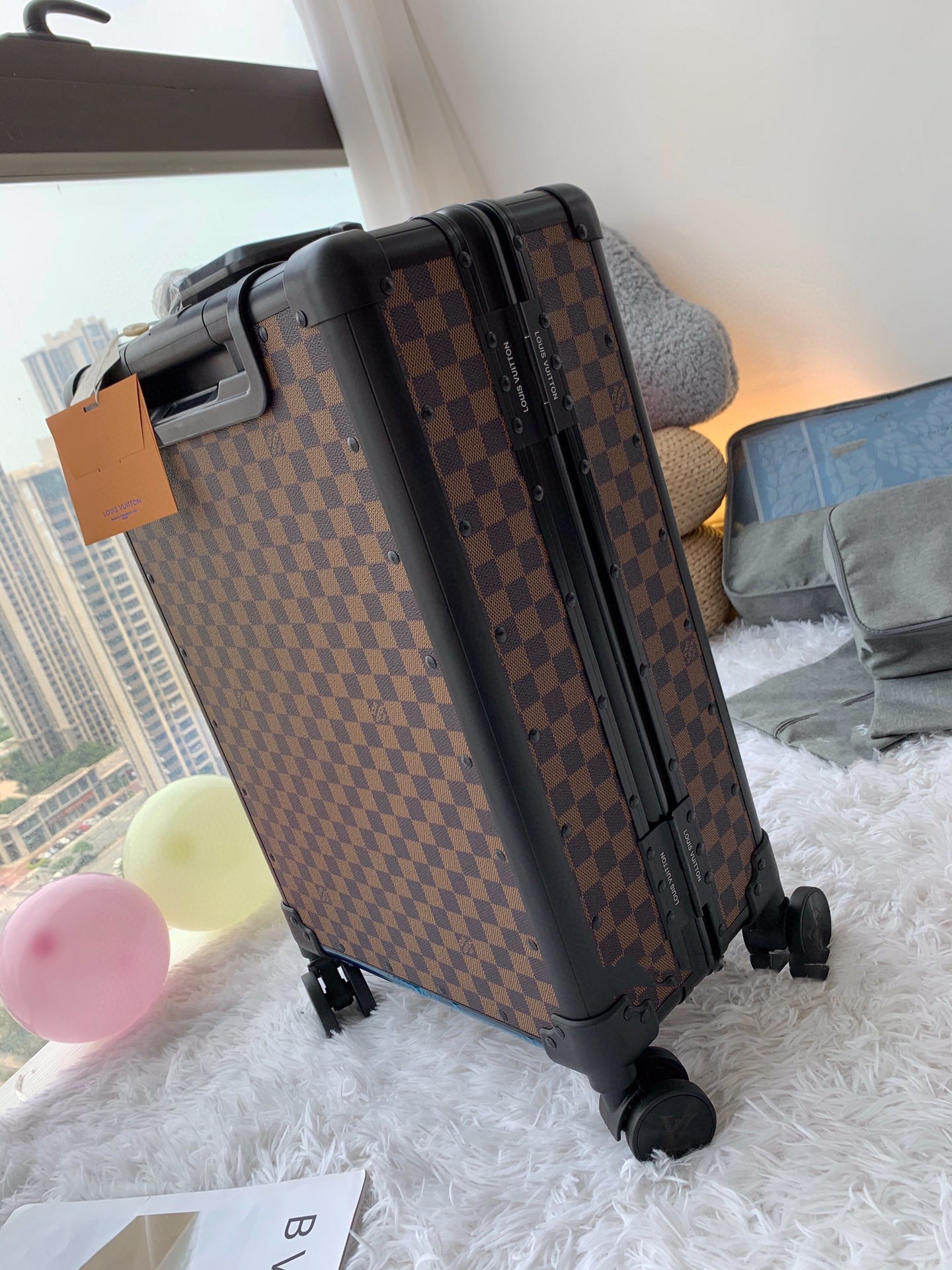 LV luggage-104