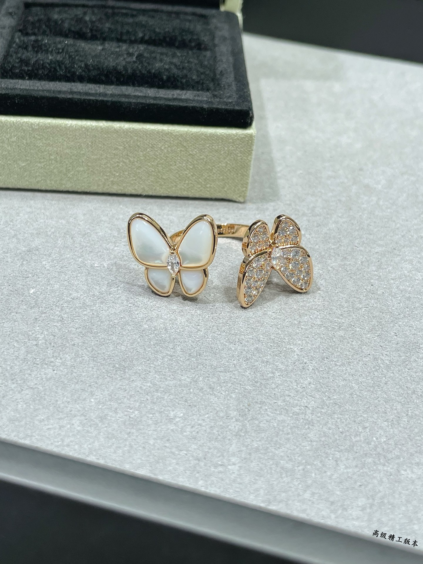 Van Cleef & Arpels ring-90