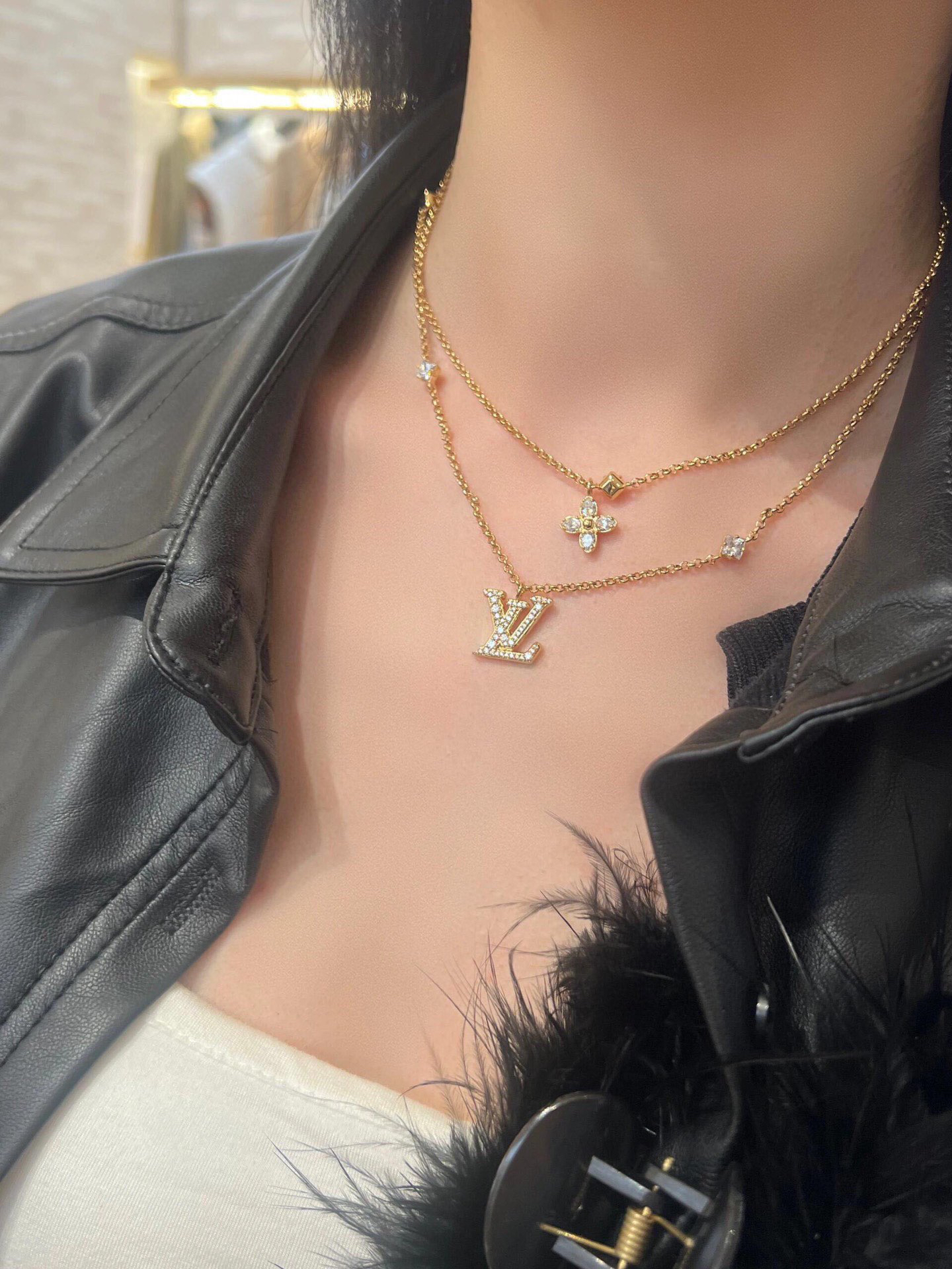LV necklace-80