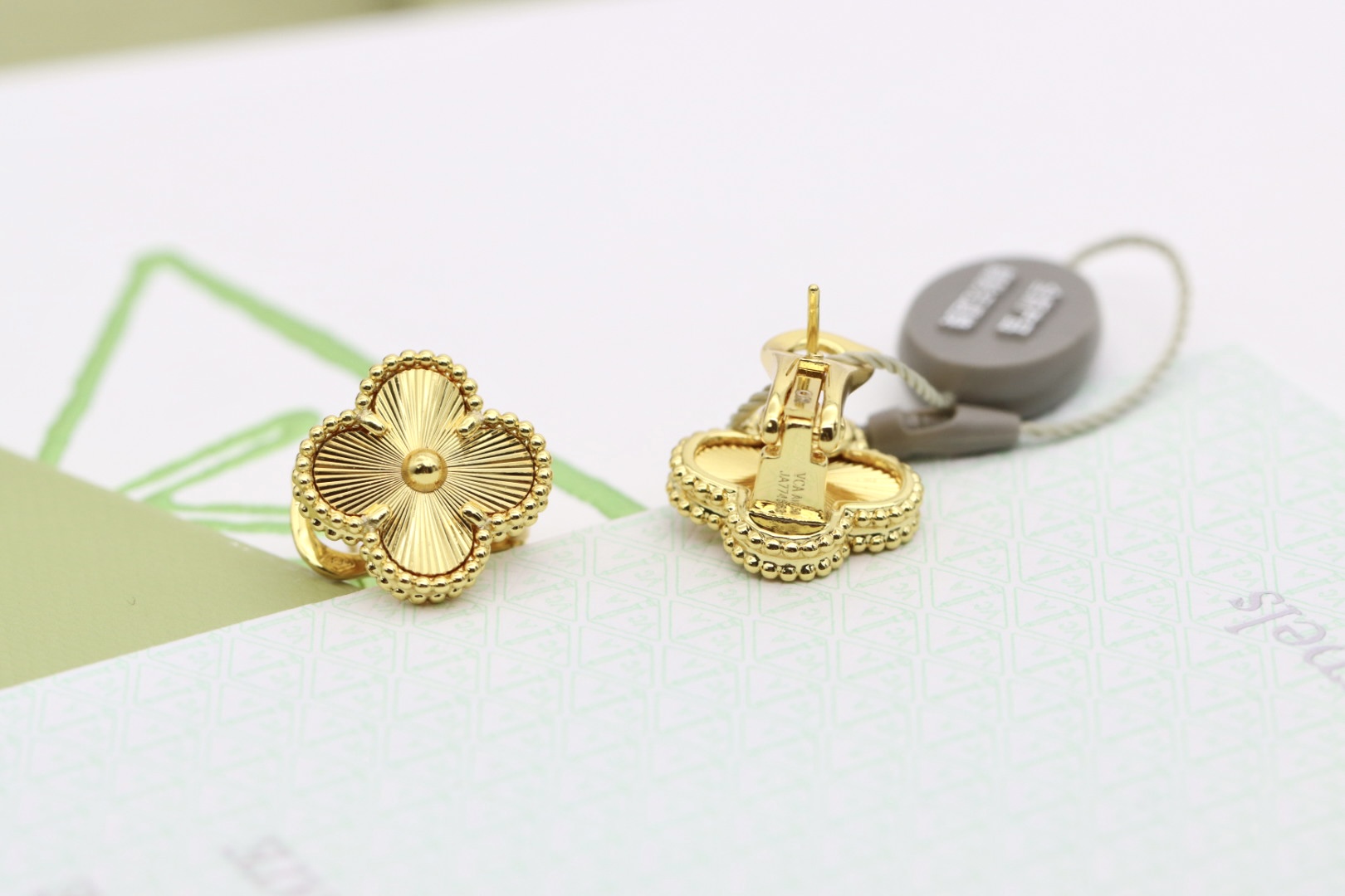 Van Cleef & Arpels earring-17