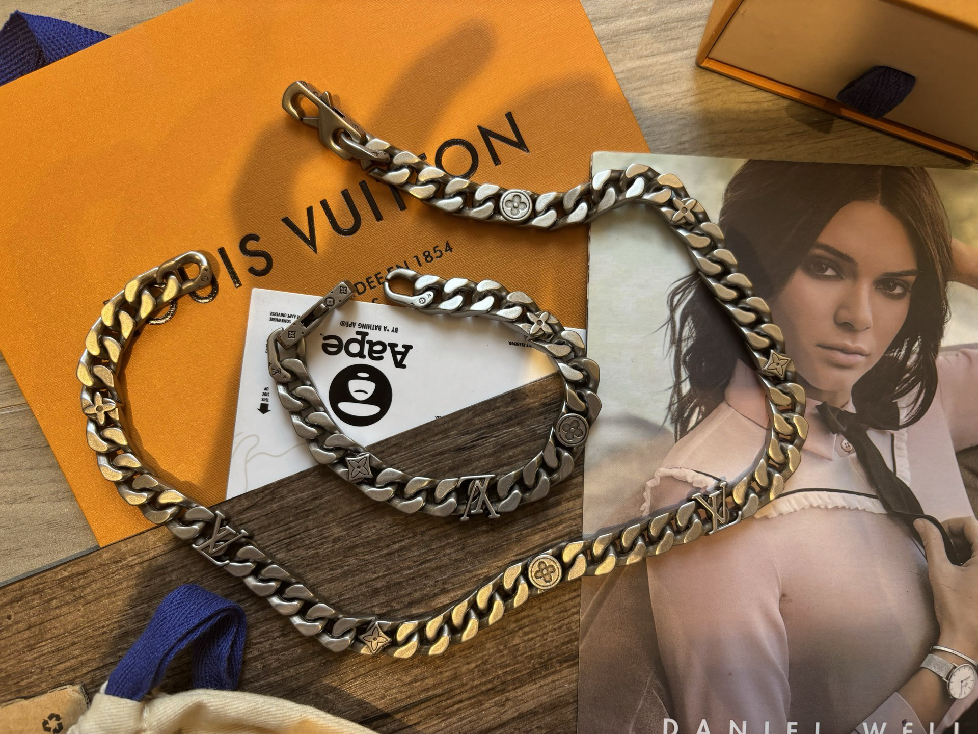 LV necklace-30