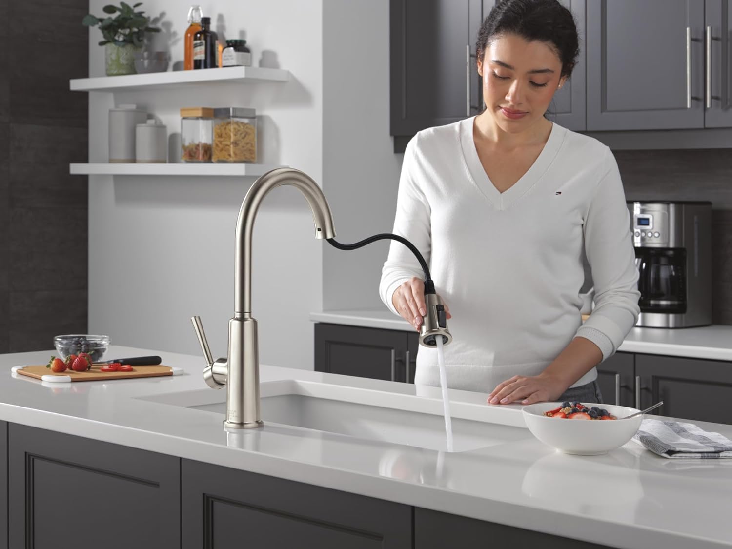 Delta Finnridge Brushed Nickel Kitchen Faucet with Pull Down Sprayer, High Pressure ProClean Spray Modern Single Hole Kitchen Sink Faucet, Stainless 19730LF-SS