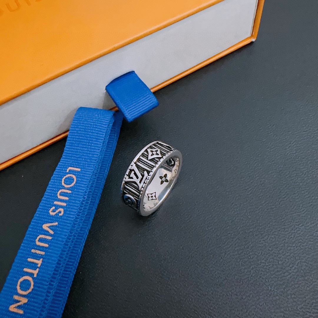 LV ring-69