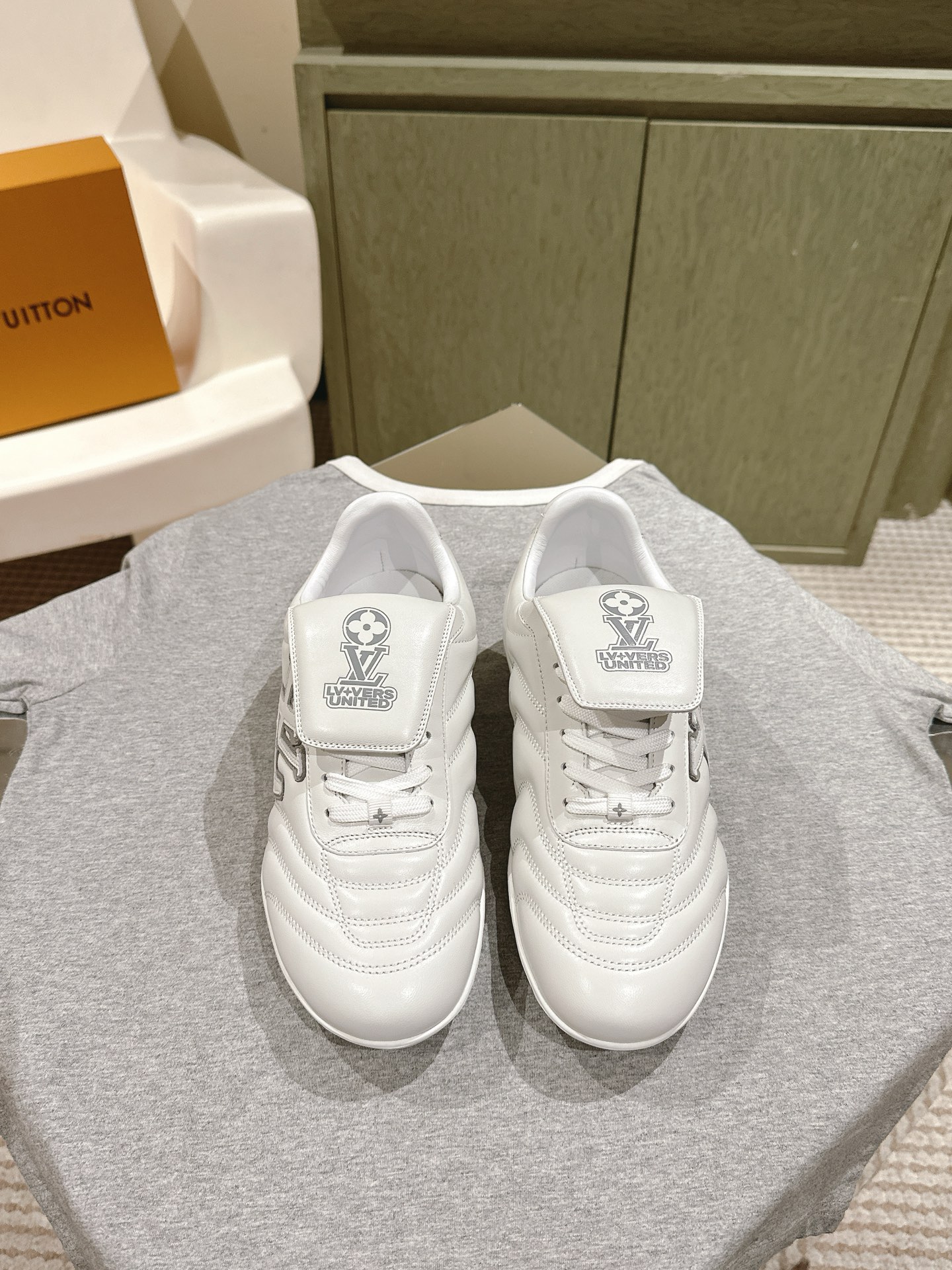 Lv Sneakers-238
