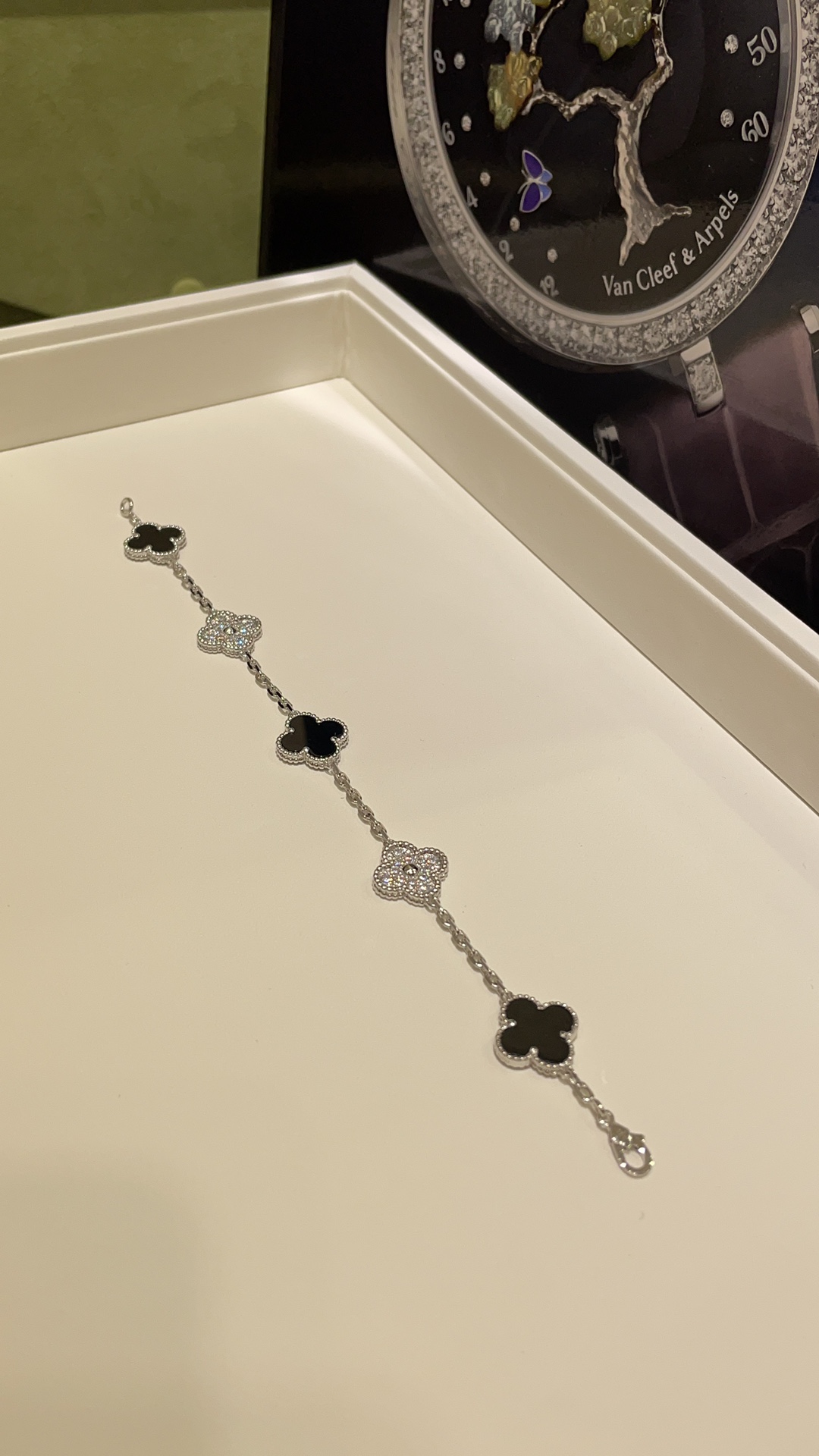 Van Cleef & Arpels Bracelet-101