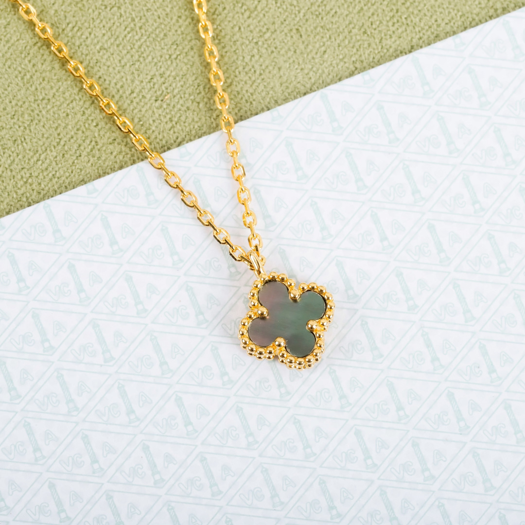 Van Cleef & Arpels necklace-130