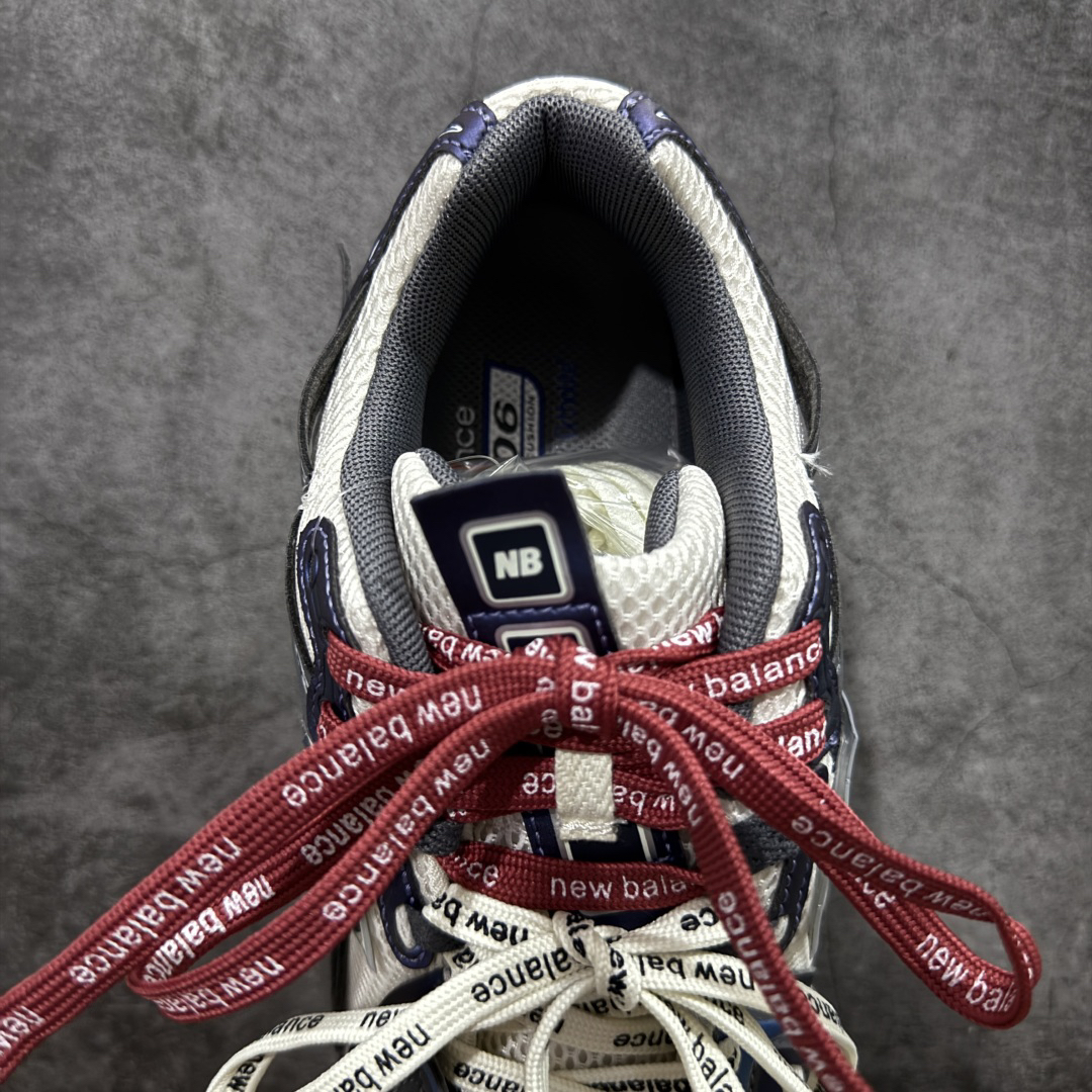 New Balance Sneakers-235