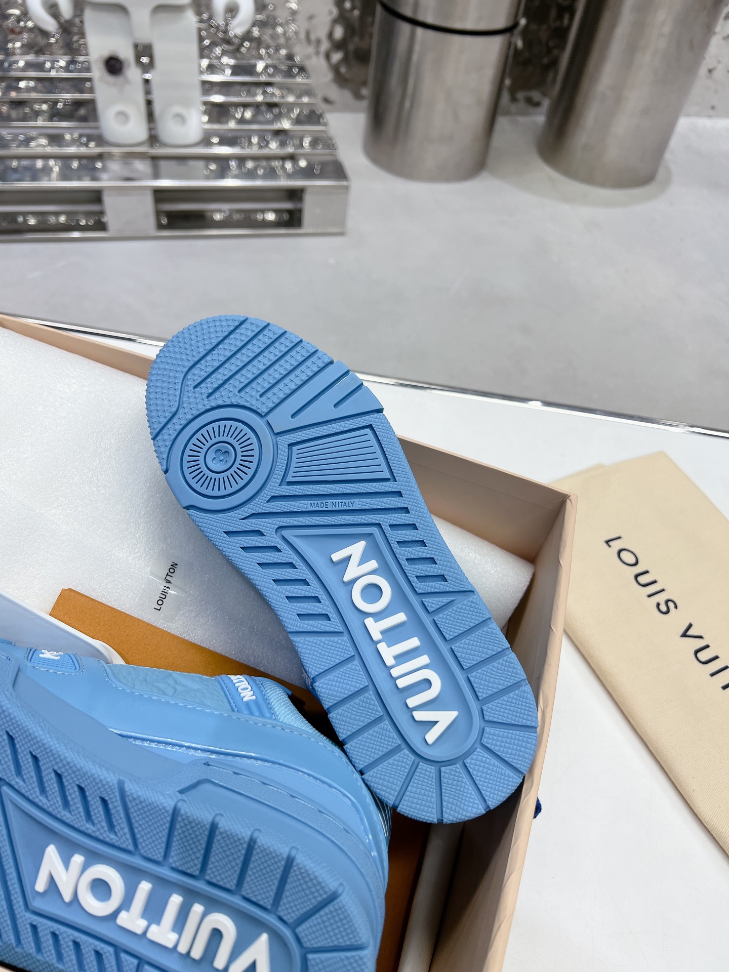 Lv Sneakers-11