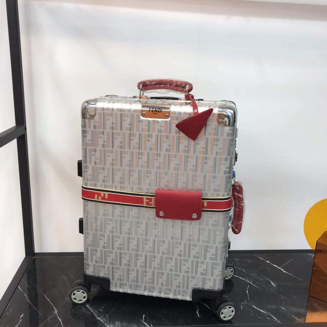 Fendi luggage-9