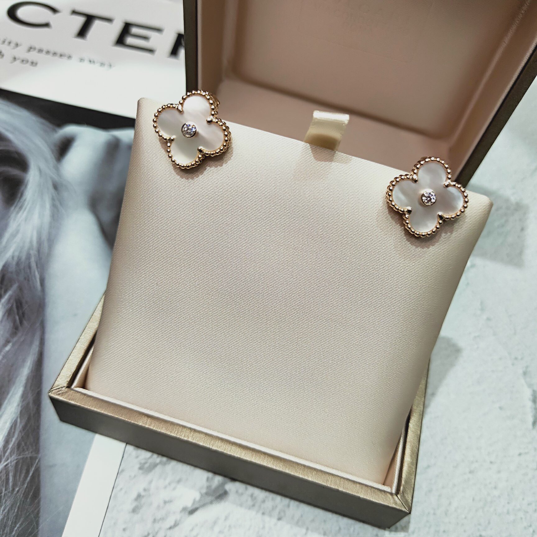 Van Cleef & Arpels earring-113